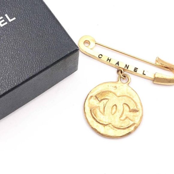 Chanel Vintage Gold Plated Medallion Coin Safety Pin Brooch - Picture 2 of 3